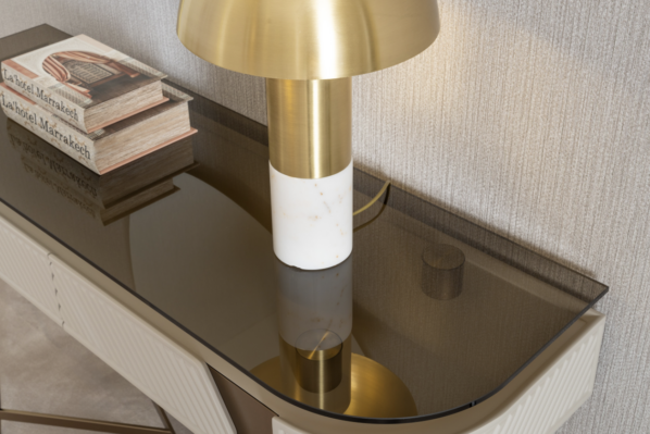 Essenza Console + Mirror